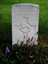 Klagenfurt War Cemetery - Hutchinson, Harold William